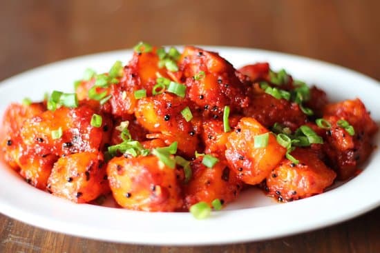 Sadeko Aloo with MALTA Pineapple HOT SAUCE